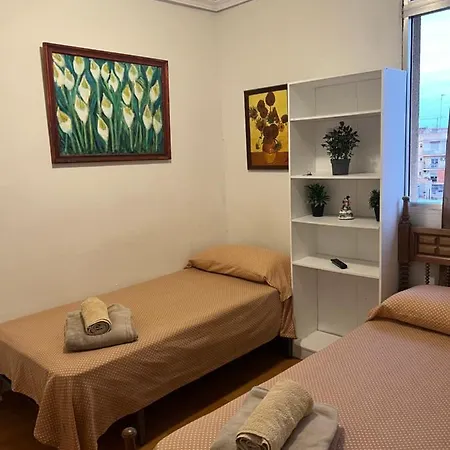 Malvarrosa Simple Shared Homestay