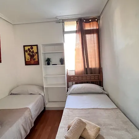 Malvarrosa Simple Shared Homestay *